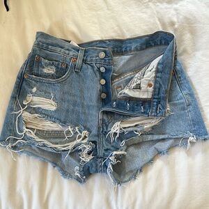 501 Distressed Levi’s shorts - high rise with button fly - size 27